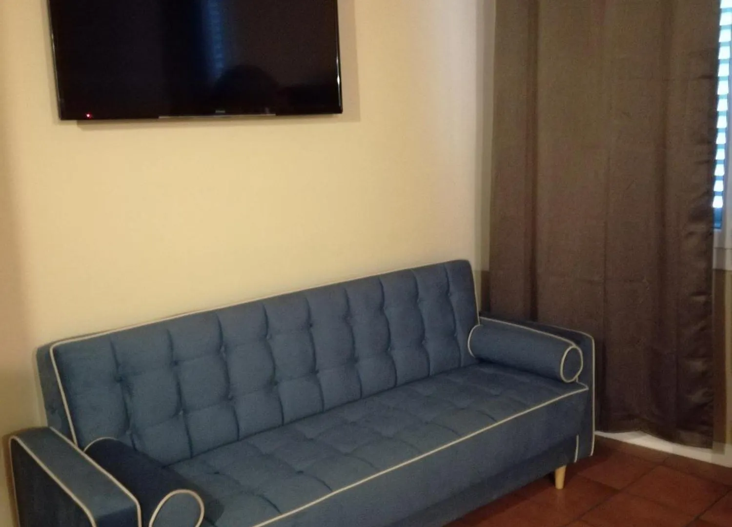 Piazza Cavour 2 Luxury Rooms- Bedinbolognacentro Suites Konukevi Bolonya