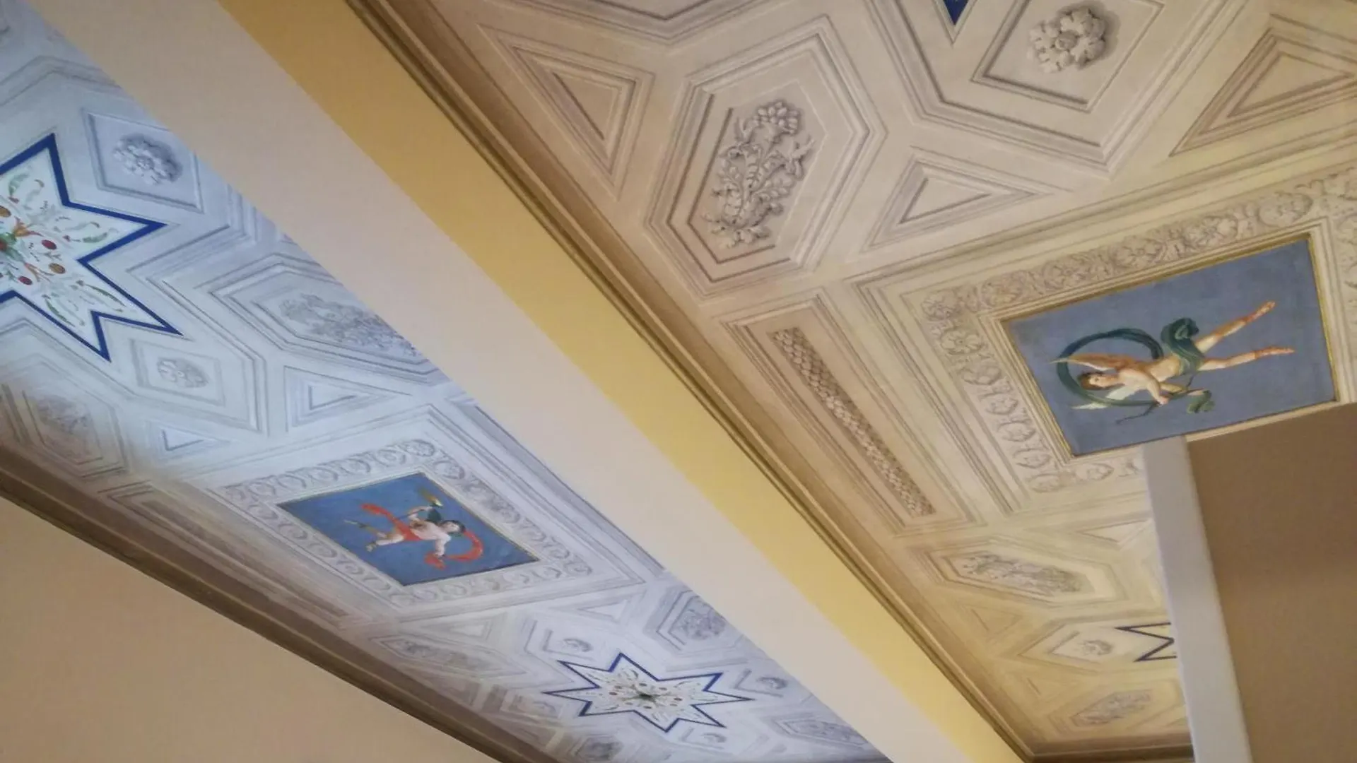 Гостевой дом Piazza Cavour 2 Luxury Rooms- Bedinbolognacentro Suites
